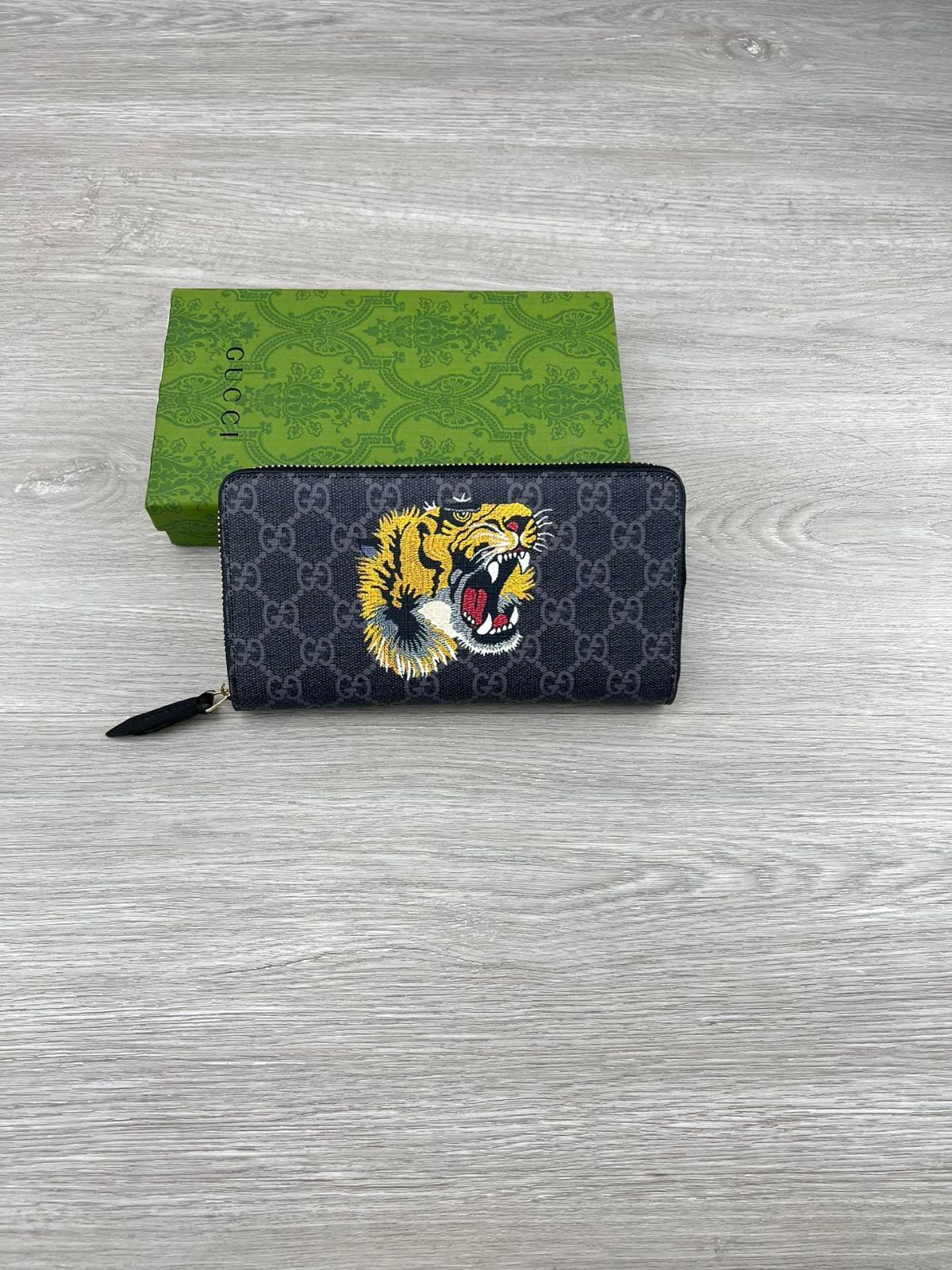 極美品✨ GUCCI 長財布 タイガー GGスプリーム ラウンドファスナー 虎