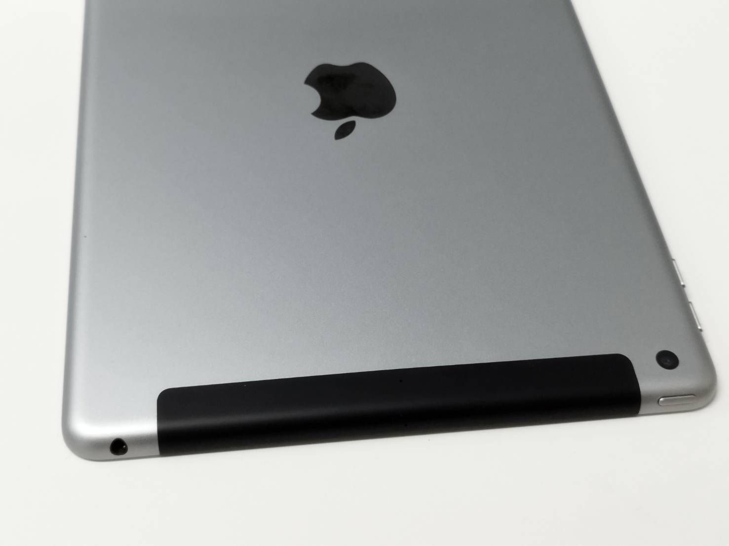 Wi-Fi+Cellular】iPad 第5世代/A1823/32GB〈MP1J2J/A〉 【公式通販】