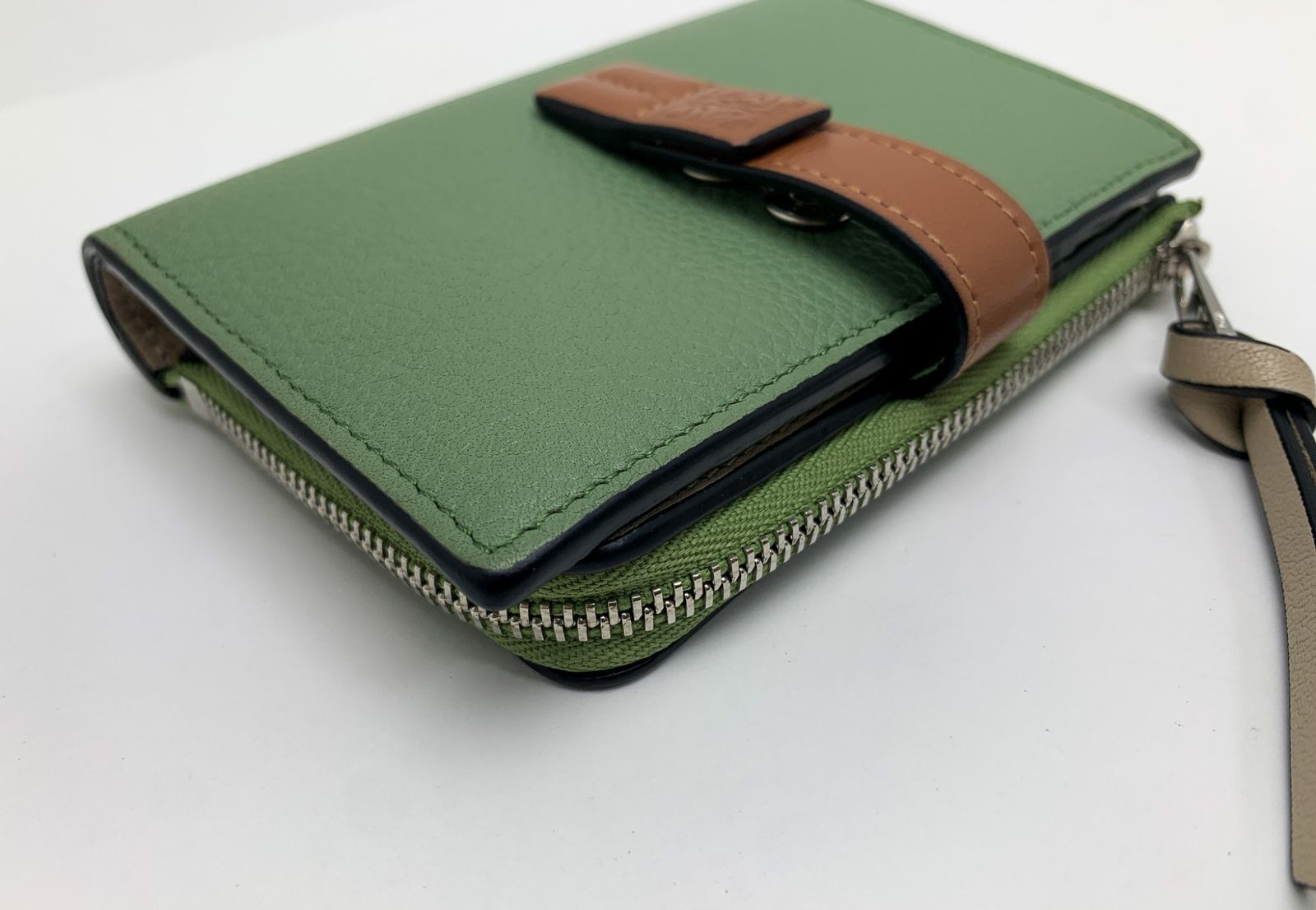 LOEWE☆バイフォールドウォレット ダークカーキグリーン バイフォールド ウォレット（ソフトグレインカーフ） グリーン