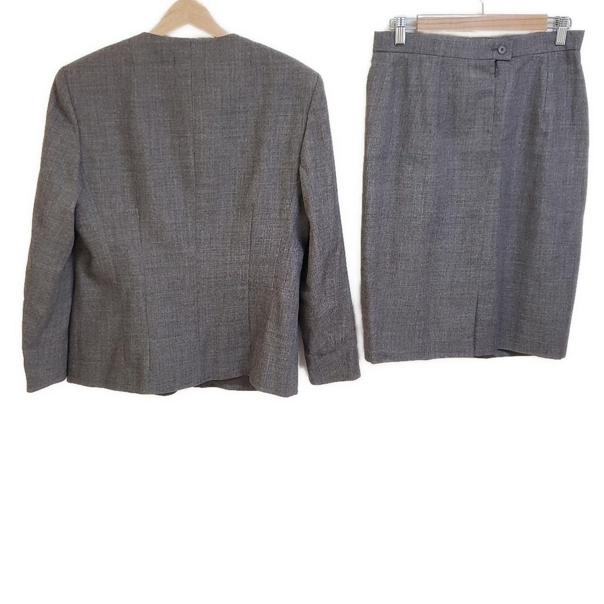 AKRIS アクリス スカートスーツ レディース - グレー 肩パッド