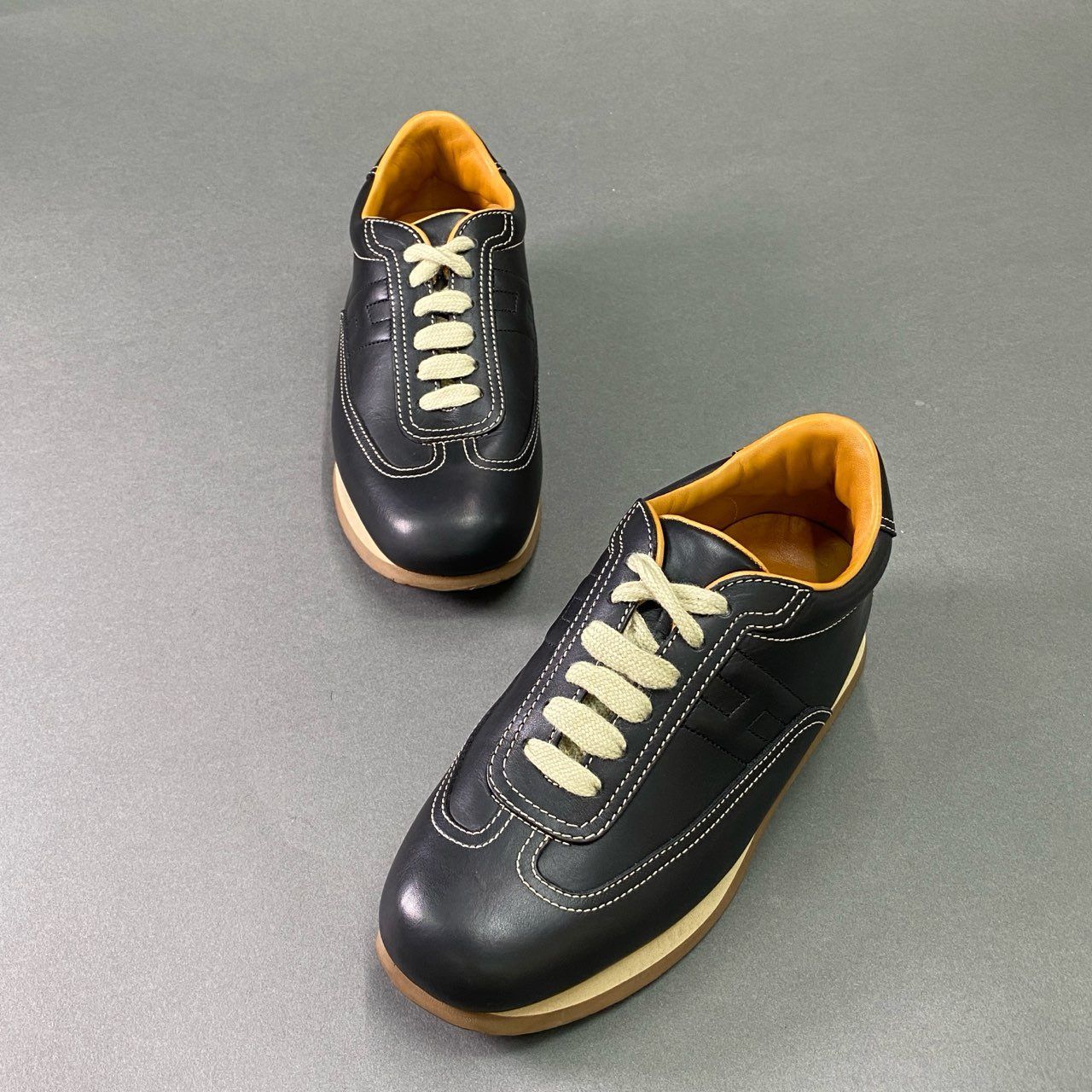 【美品】HERMESエルメス(37)スニーカー Hロゴ クイック レザー 黒 美品】HERMESエルメス(37)スニーカー Hロゴ クイック レザー 黒