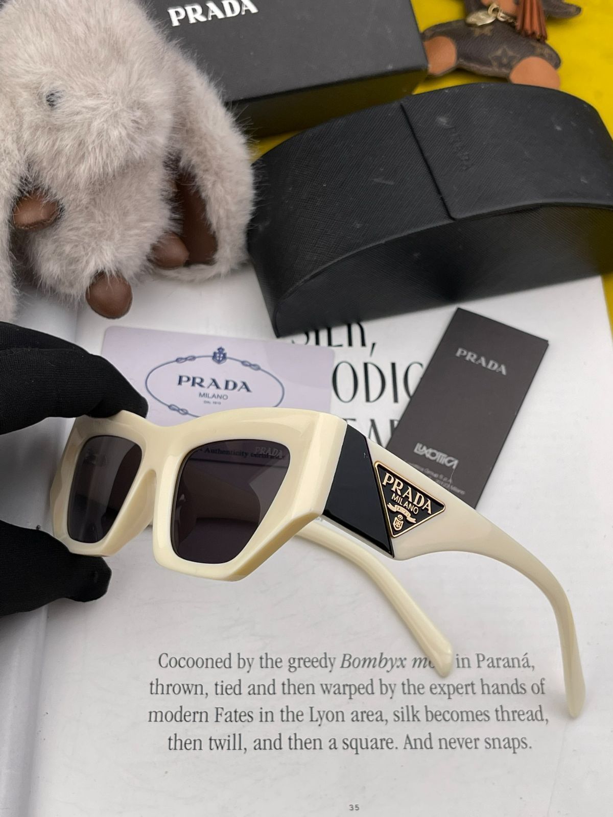 Prada 今日限定特価！】プラダ クラシックな小フレーム四角形