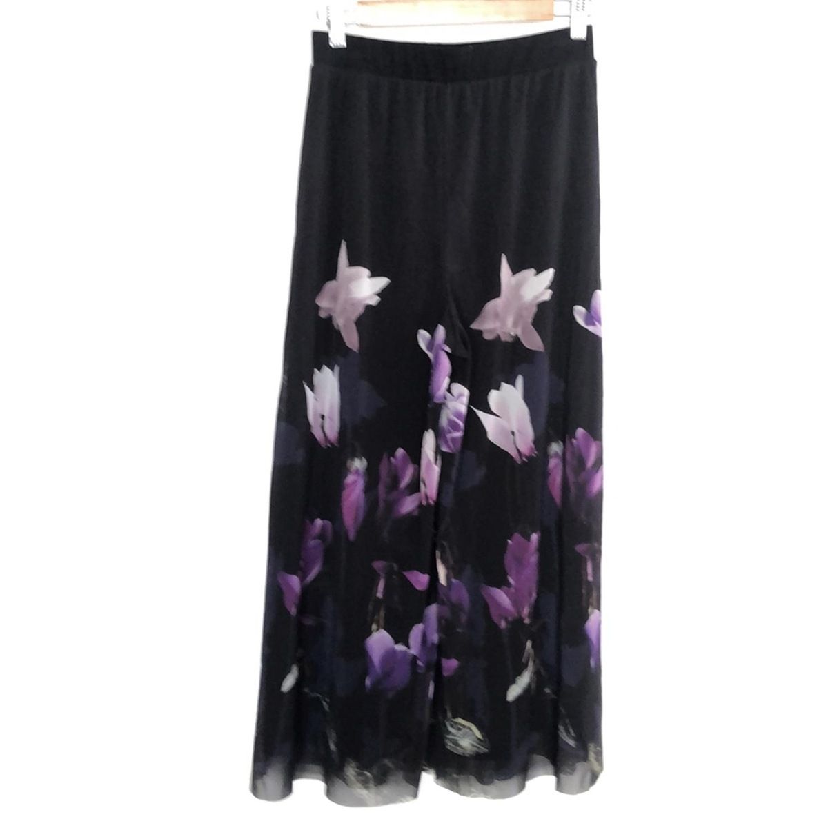 VIVIENNE TAM ヴィヴィアンタム パンツ サイズ40 M レディース - 黒×パープル×マルチ フルレングス 花柄 ウエストゴム