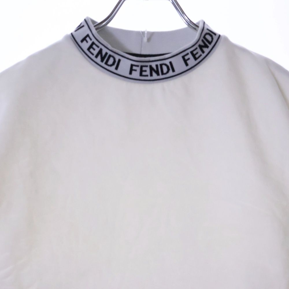 FENDI ネックラインロゴTシャツ FENDI (フェンディ) KIDSライン ロゴモックネック半袖Tシャツ