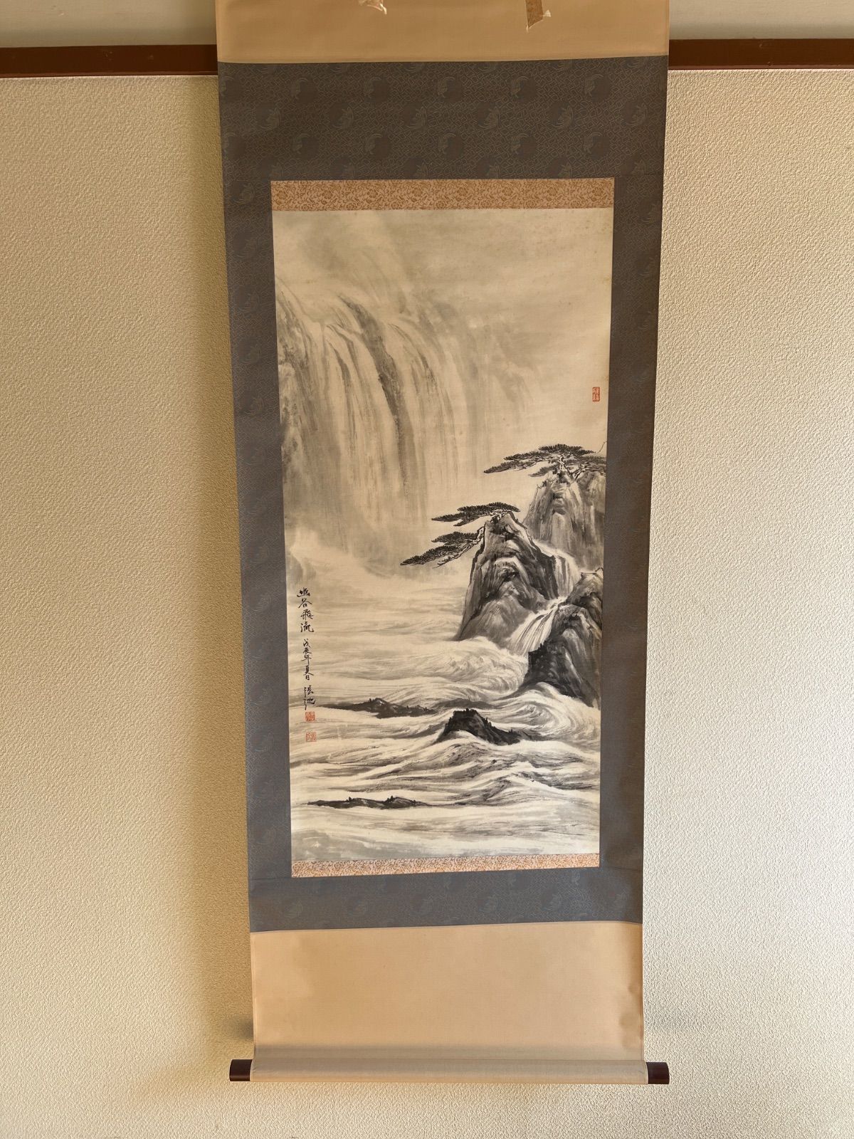 中國畫 掛軸 幽谷飛流 張弛 紙本 水墨画 中国美術 【公式通販】 中國畫 掛軸 幽谷飛流 張弛 紙本 水墨画 中国美術 【公式通販】