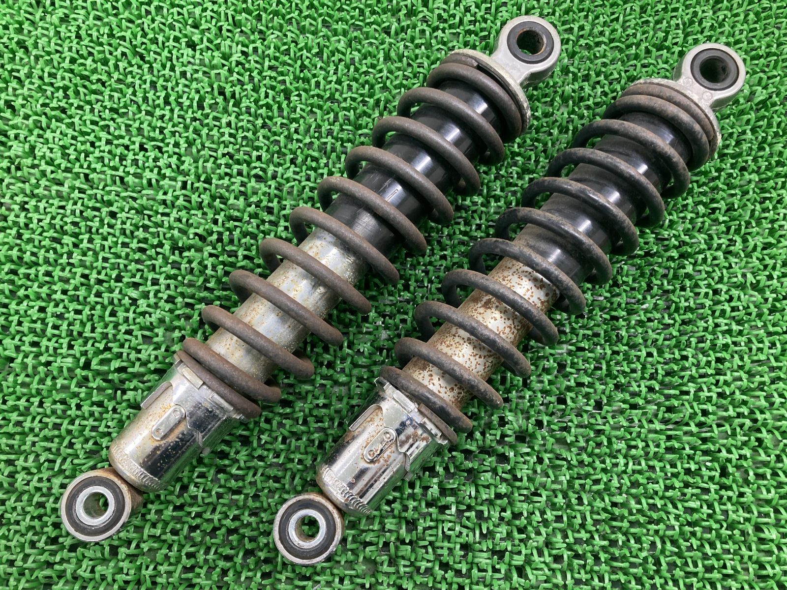 250TR リアサスペンション 左右 カワサキ 純正 中古 バイク 部品