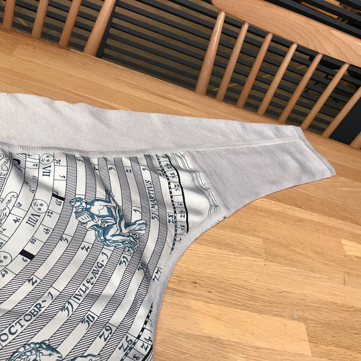 新品同様 エルメス 占星術 ホロスコープ カシミヤ シルク ワンピース 36 新品同様 エルメス 占星術 ホロスコープ カシミヤ シルク