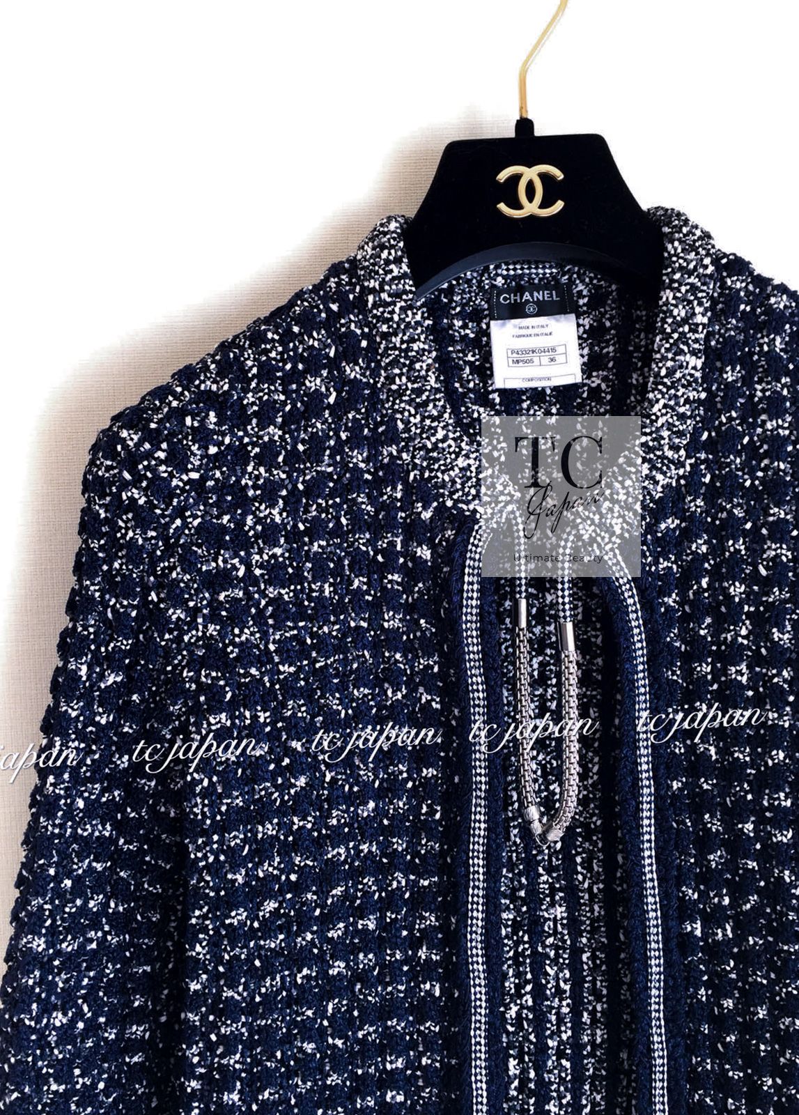 CHANEL - 36万 シャネル カーディガン CHANEL ネイビー ブラック チェーン コットン ニット 定番 人気 新品同様 36 38 36万 シャネル カーディガン CHANEL ネイビー ブラック チェーン