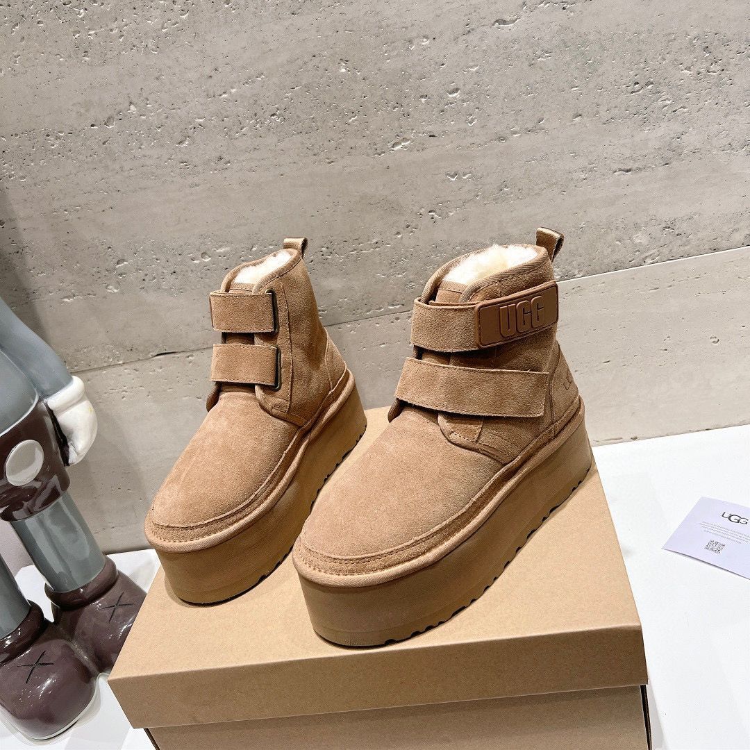 人気極美品 UGG アグ ブーツ ニューメル プラットフォーム Neumel