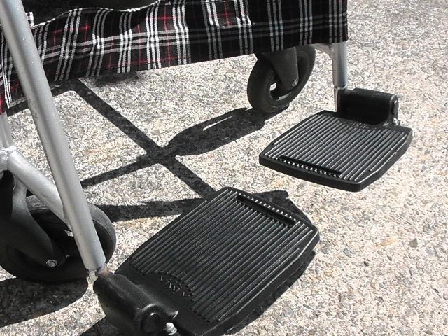 日進医療器 NC-2CB 基本タイプ 介助型 介助式 車椅子 車イス 2510