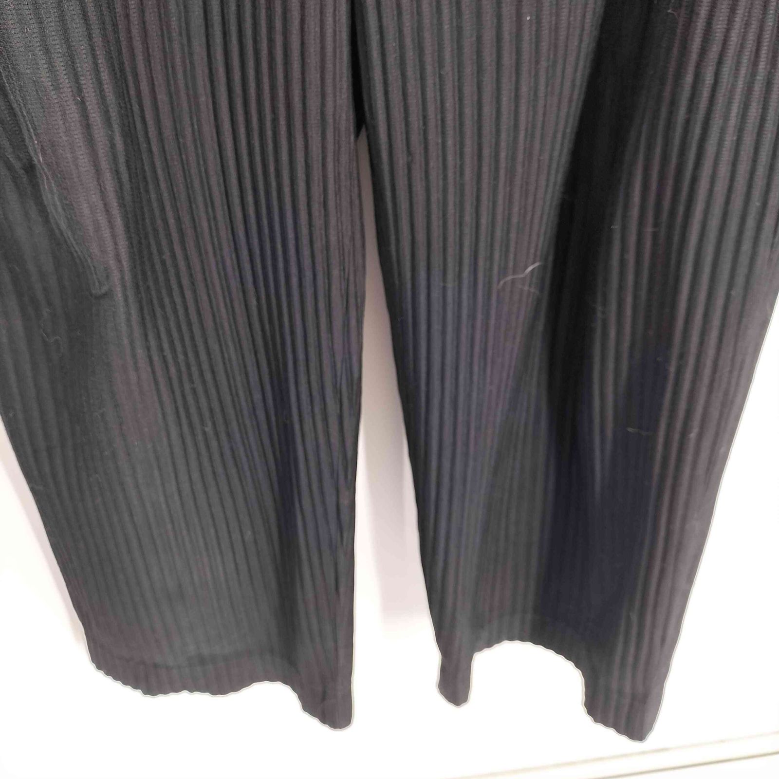 pleated pants