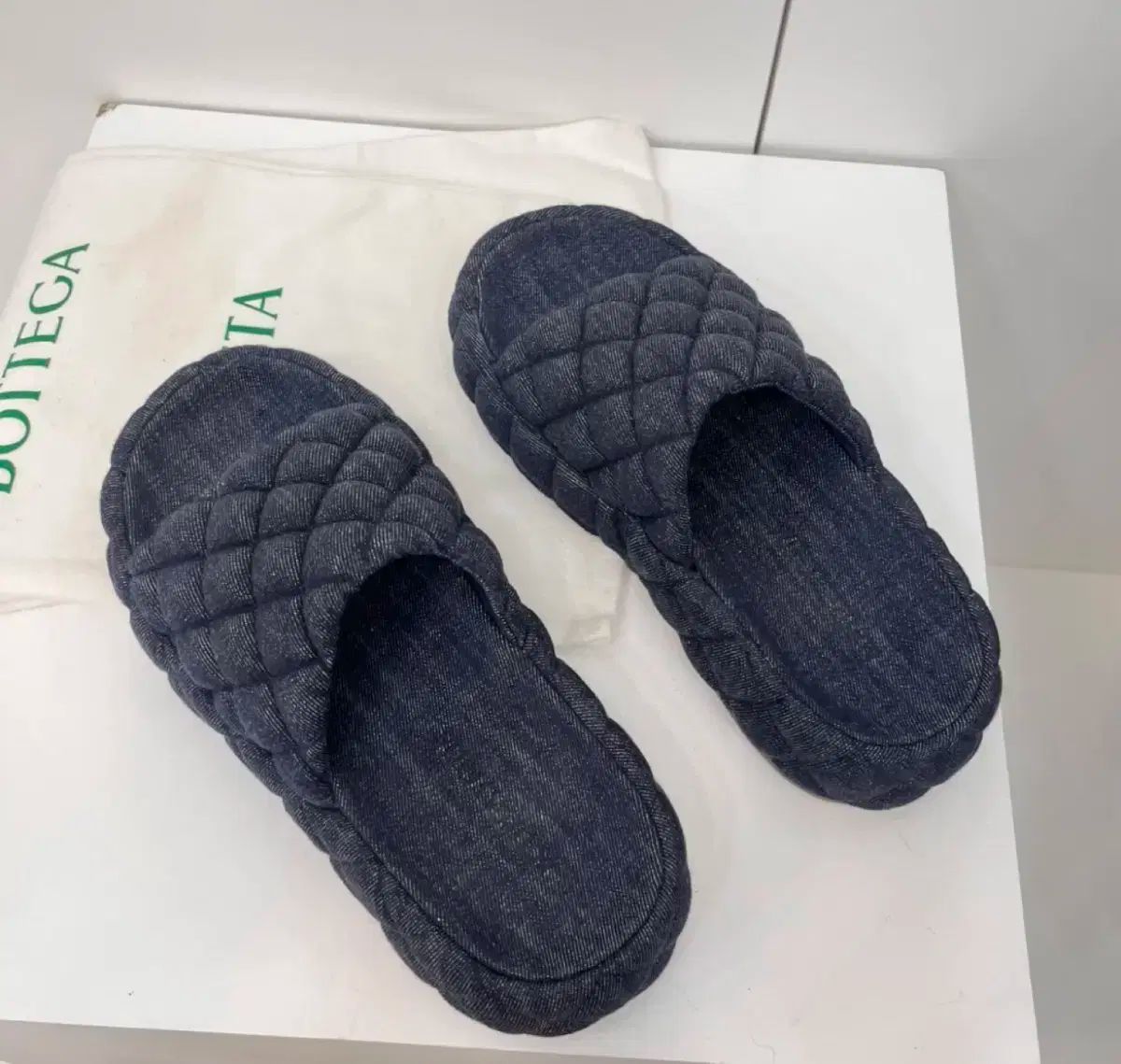 BOTTEGA VENETA ボッテガヴェネタ ボッテガヴェネタ キルティング キルト スリッパ デニム