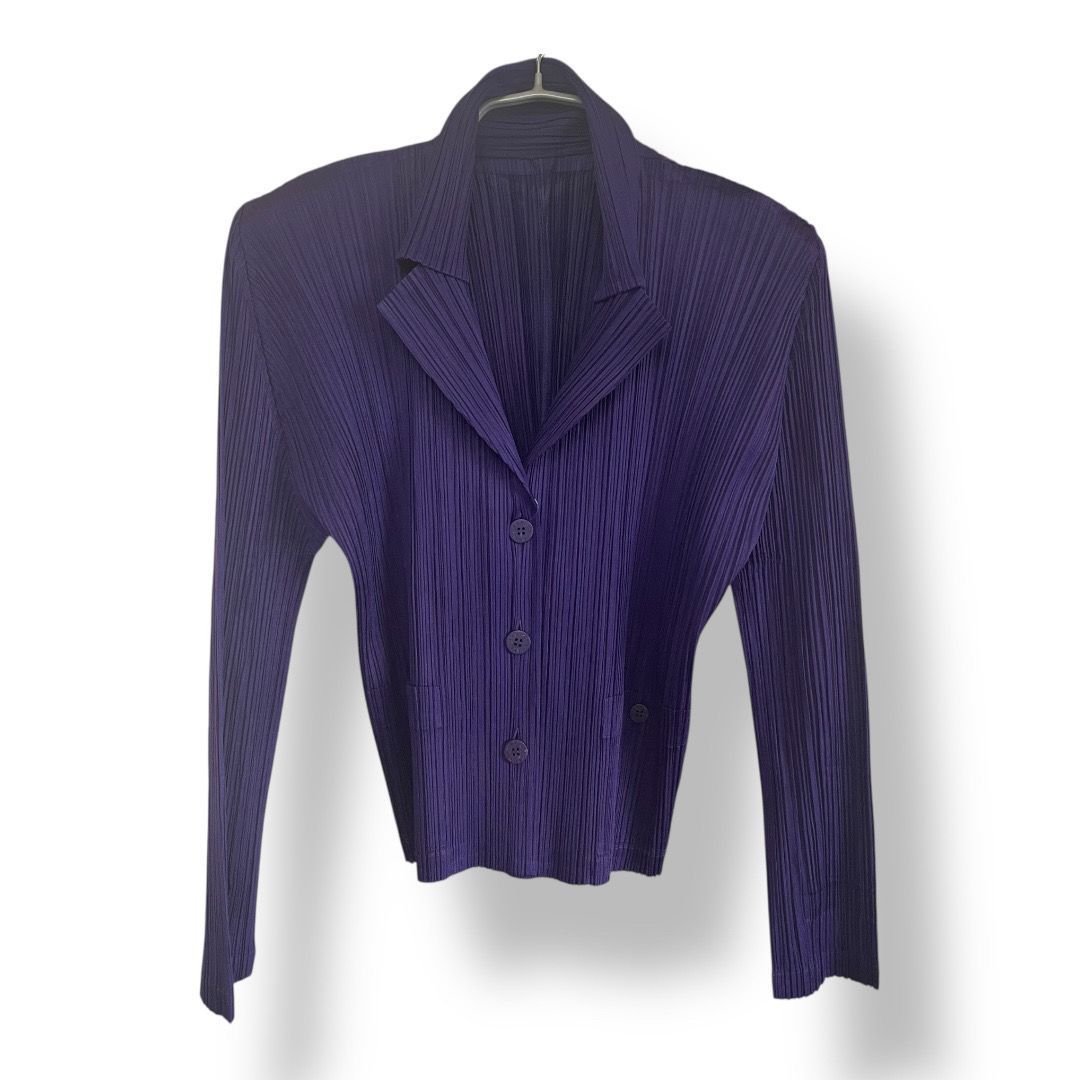PLEATS PLEASE