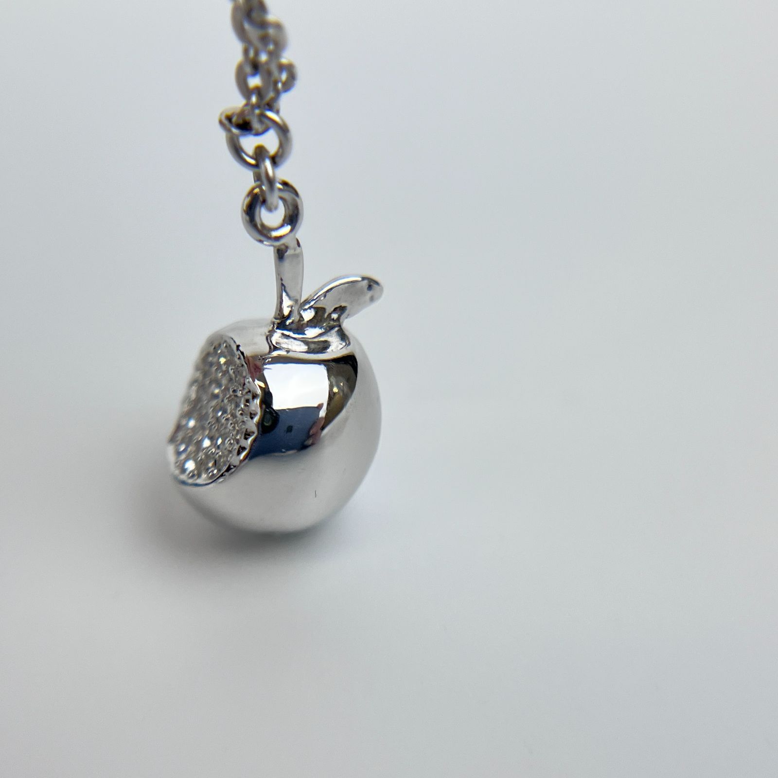 中古】Christian Dior クリスチャンディオール ロゴ りんご