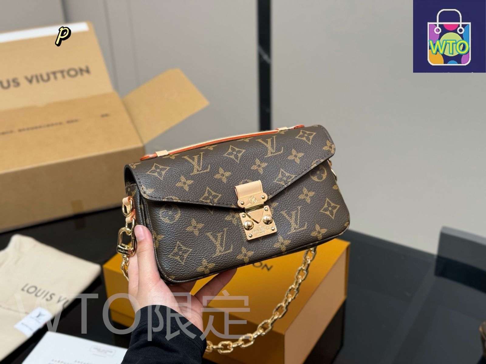 Louis Vuitton メッセンジャーバッグ ダークグレー Louis Vuitton メッセンジャーバッグ グレー/グリーン - メルカリ