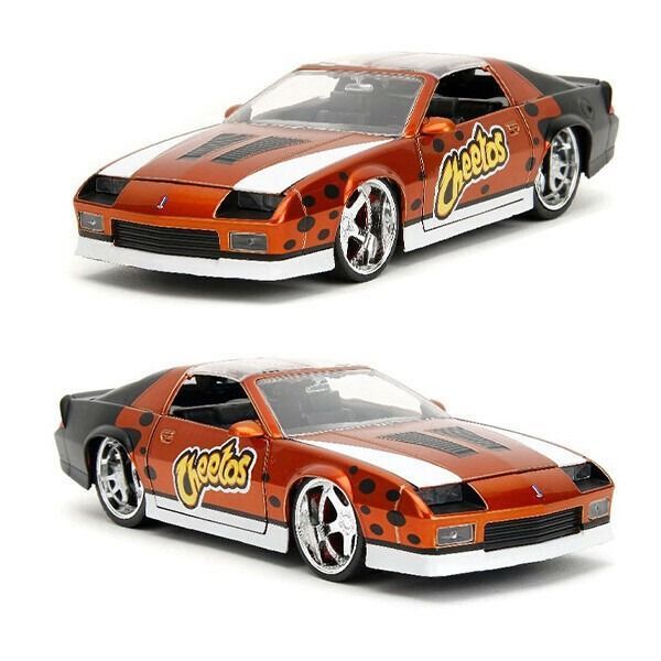 1:24 CHEETOS 1985 CHEVY CAMARO Z28 w/ CHESTER CHEETAH
