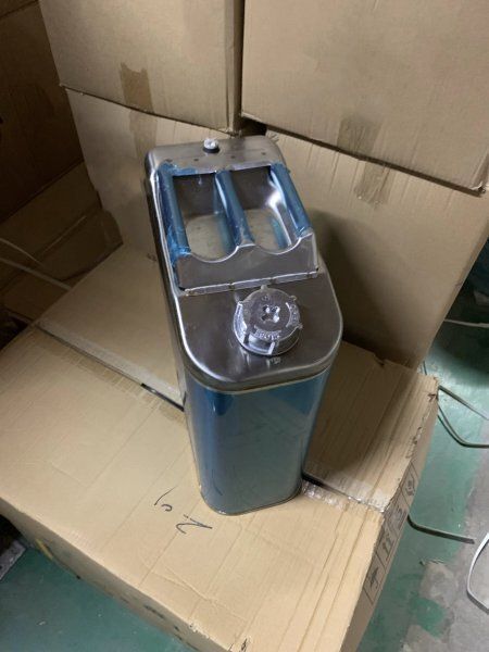 ガソリン携行缶 ステンレス 20L ガソリンタンク ステンレスガソリン携行缶 ドラム缶 軽油桶 ガソリン 防災グッズ ガソリン携行缶