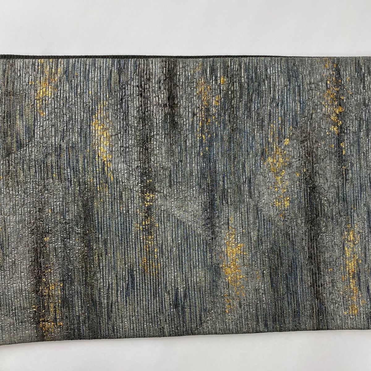 バイセル 着物 名品 袋帯 緑 霞 遠山 幾何学 ぼかし 金糸 銀糸 全通 正絹 ☆☆☆☆ 袋帯 秀品 落款 霞 幾何学模様 箔 金彩 灰緑 六通 正絹 中古