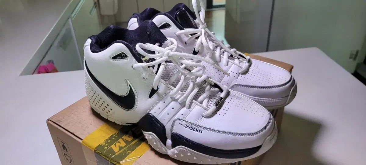 【雷市場（ポンジャン）商品韓国直送】NIKE(ナイキ) 09 ズームブレイブ 2 珍しい バスケットシューズ