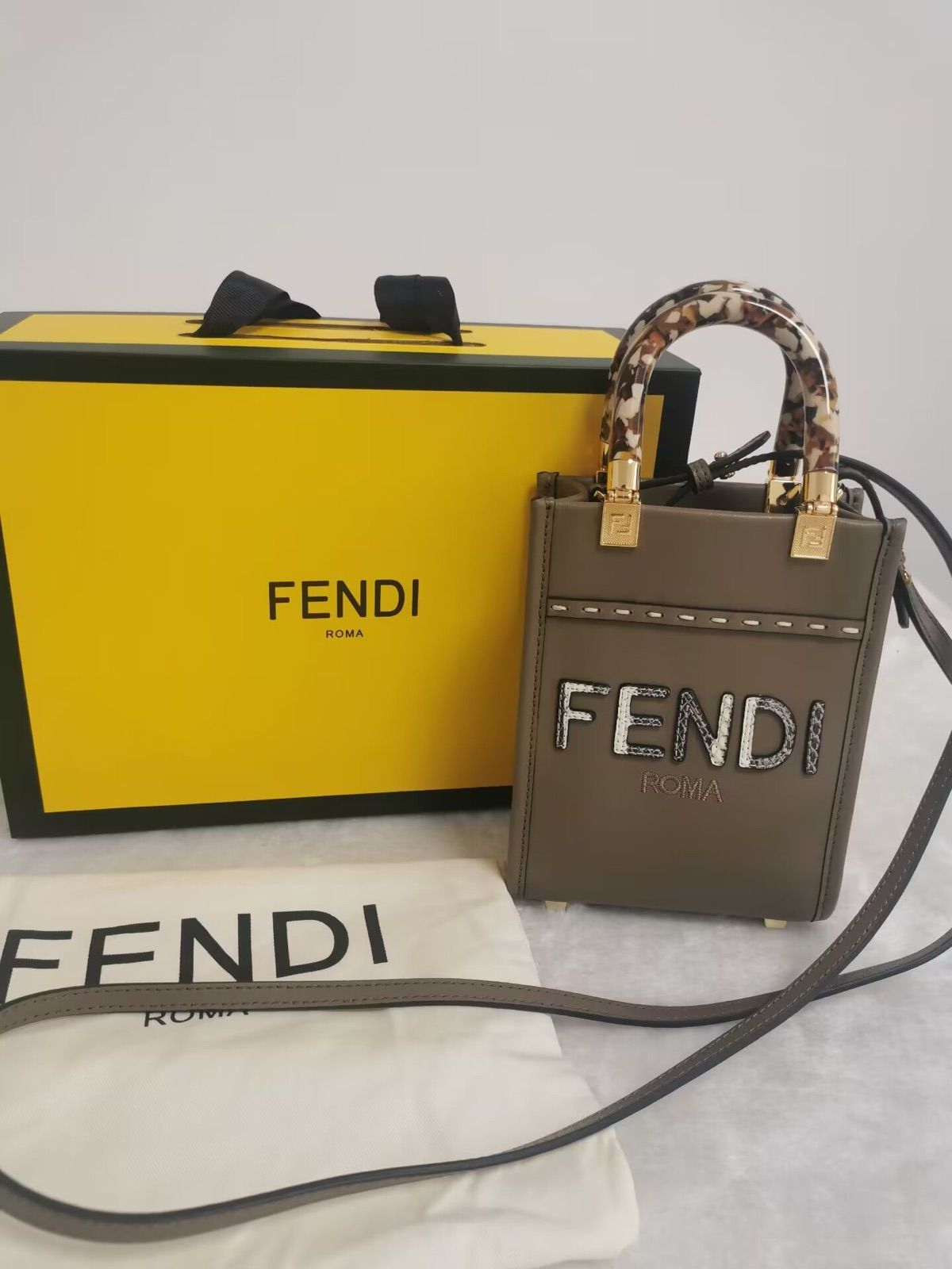 FENDI サンシャインショッパースモール ショルダーバッグ パイソン-