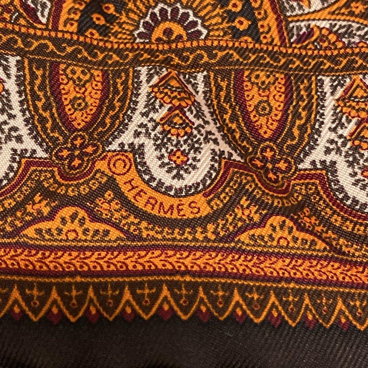 HERMES オレンジ ブラウン　ポケットスカーフ HERMES エルメス スカーフ カレ90 TOUT CUIR すべて革 シルク100