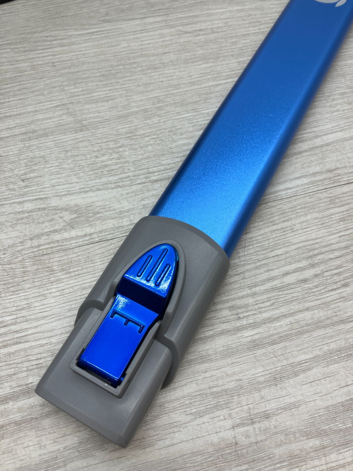 【激安通販】 ShopJapan Invictus One コードレスクリーナー C9-113 また、全国送料無料!