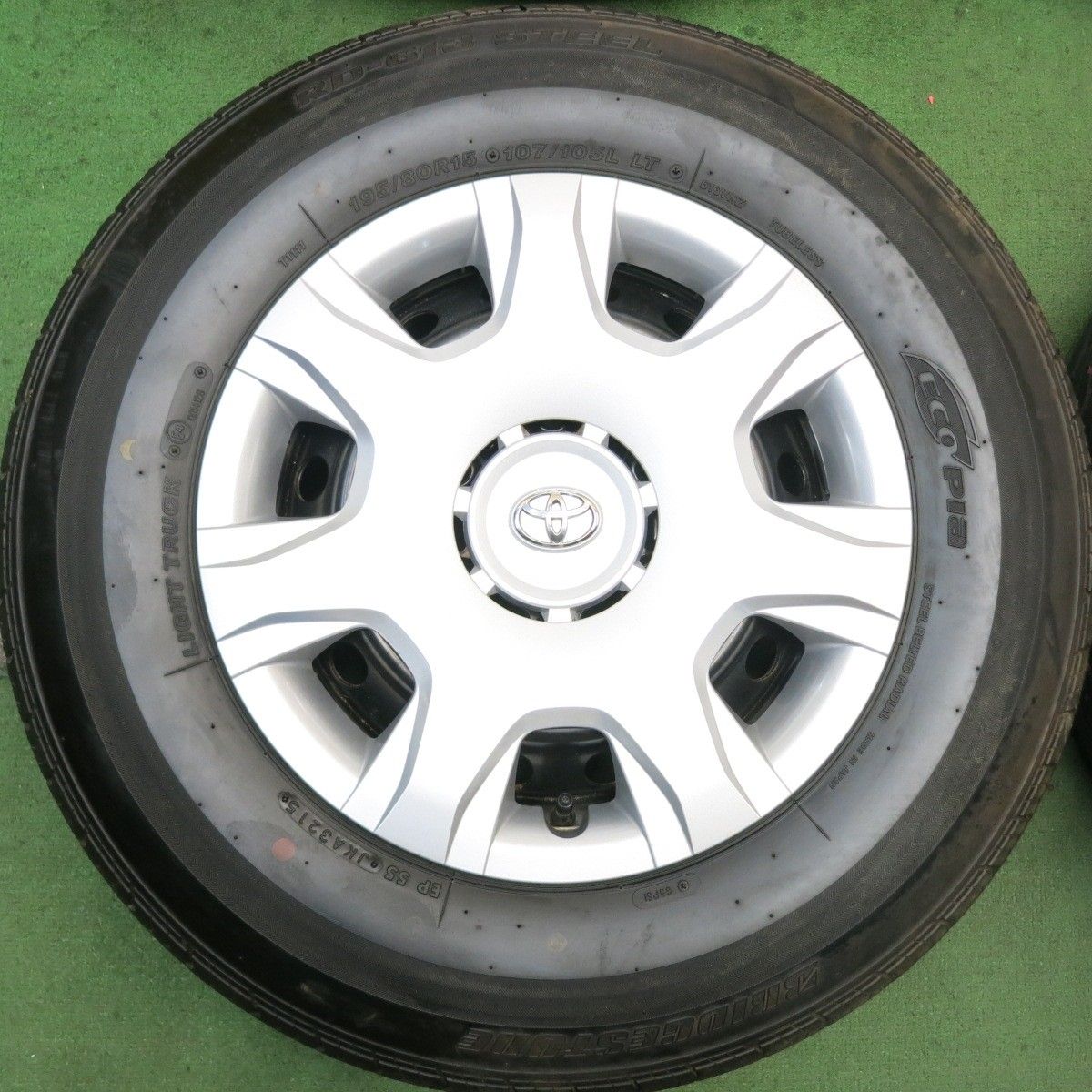ハイエース新車外し15インチ（鉄製） ②新車外し ハイエース 15インチ スチール ホイール2本 トヨタ鉄