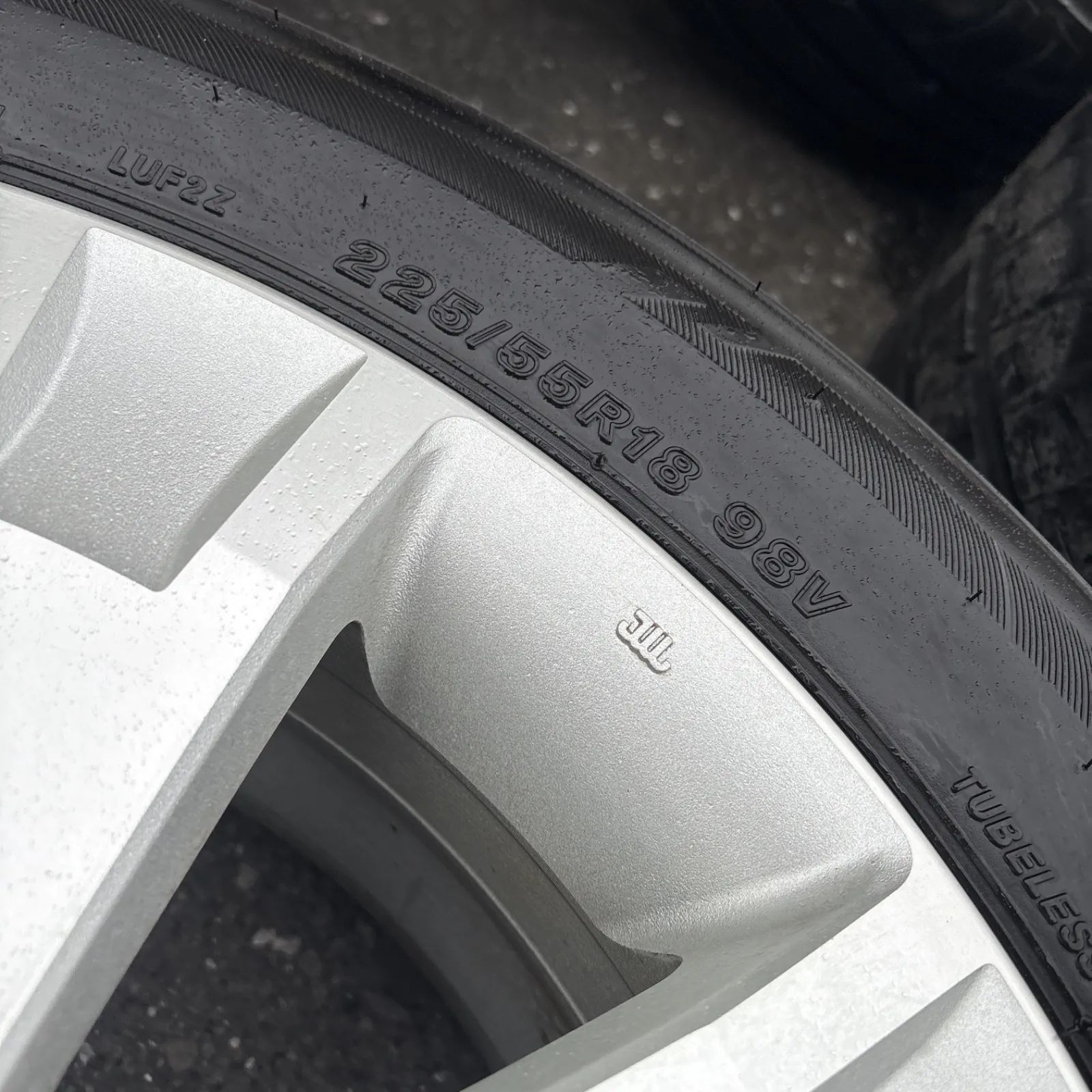 純正ホイールタイヤセット 225