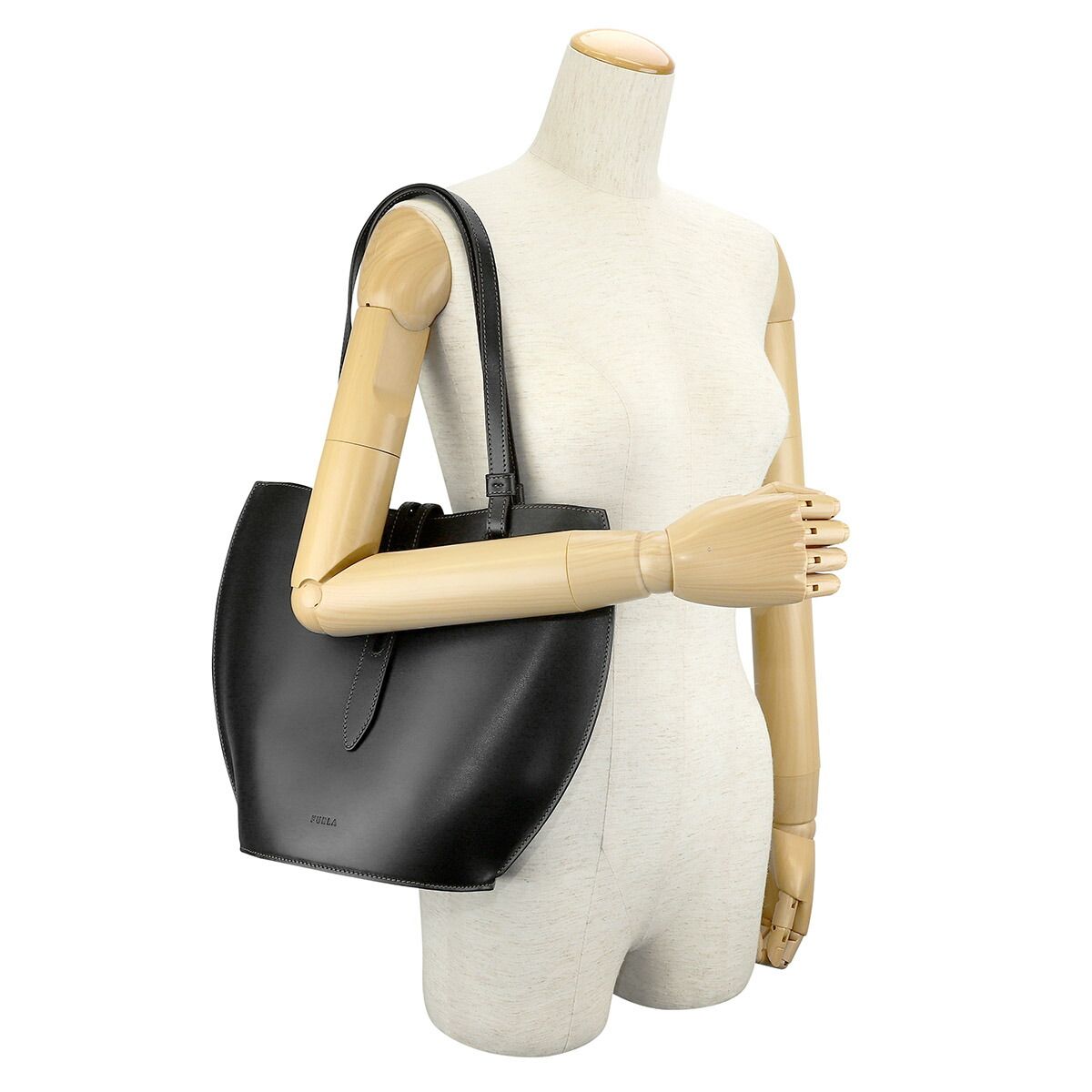 新品 フルラ FURLA トートバッグ ウニカ M TOTEBAG ネロ - メルカリ 