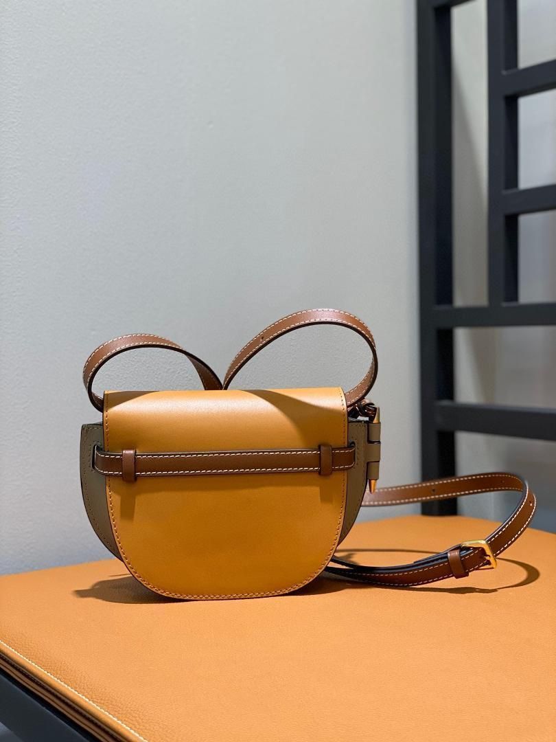 LOEWEロエベ ショルダーバッグ