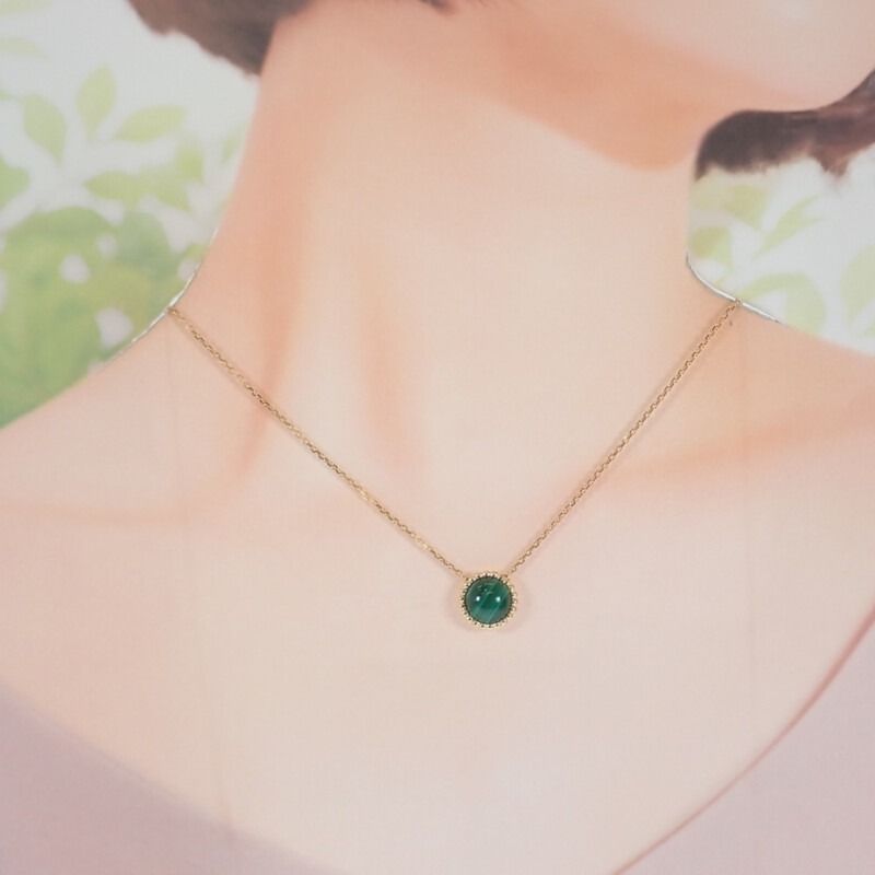 Van Cleef&Arpels ペルレ クルール ペンダント マラカイト YG Van Cleef & Arpels】10年先も身に着けていたいマラカイトの