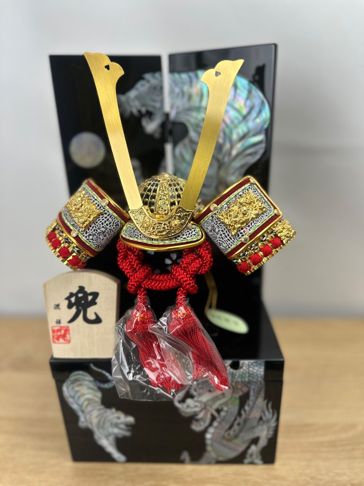 【五月人形】端午の節句　兜　新品　５号　赤糸縅兜 五月人形】端午の節句 兜 新品 5号 赤糸縅兜 兜 端午 の 節句