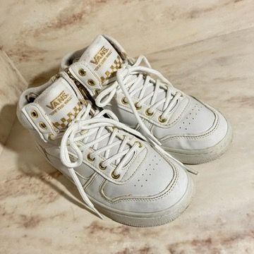 vans スニーカー 金ロゴ