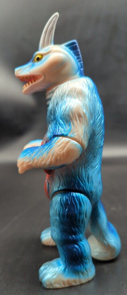 ★新品 2000年　スノーゴン　一期　復刻 ブルマァクの怪獣シリーズ 日本製 ブルマァク ブルマァクの怪獣シリーズ スノーゴン 肌色成型 青赤塗装