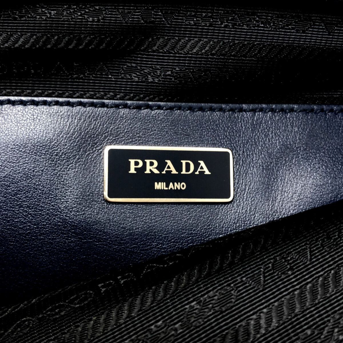 PRADA(プラダ) ハンドバッグ美品 - BR5128 ダークネイビー レザー