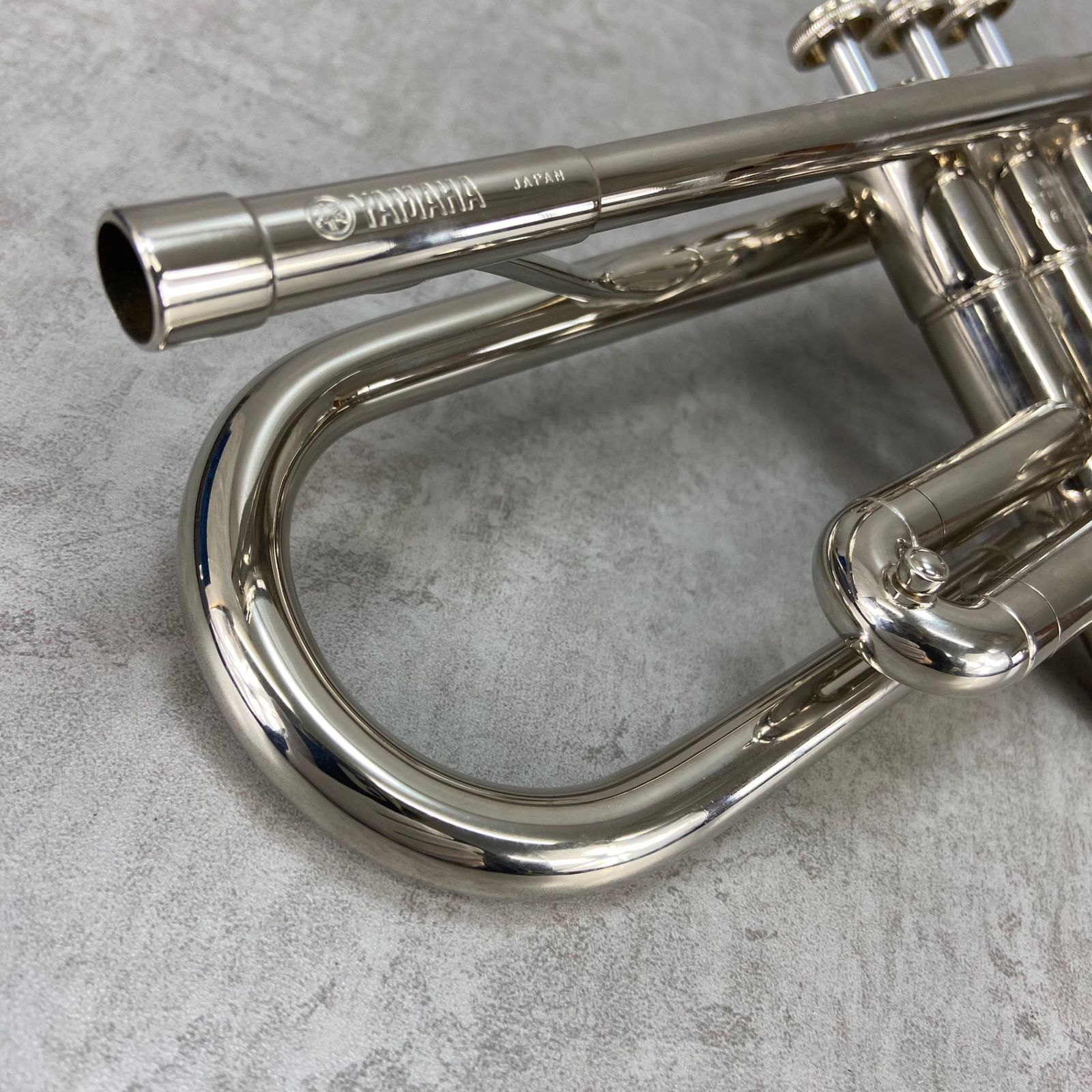 ヤマハ　YTR135　B♭トランペット　管楽器　Mボア　ニッケル　ハードケース ヤマハ YTR-135 B♭トランペット 管楽器 Mボア ニッケル ハード