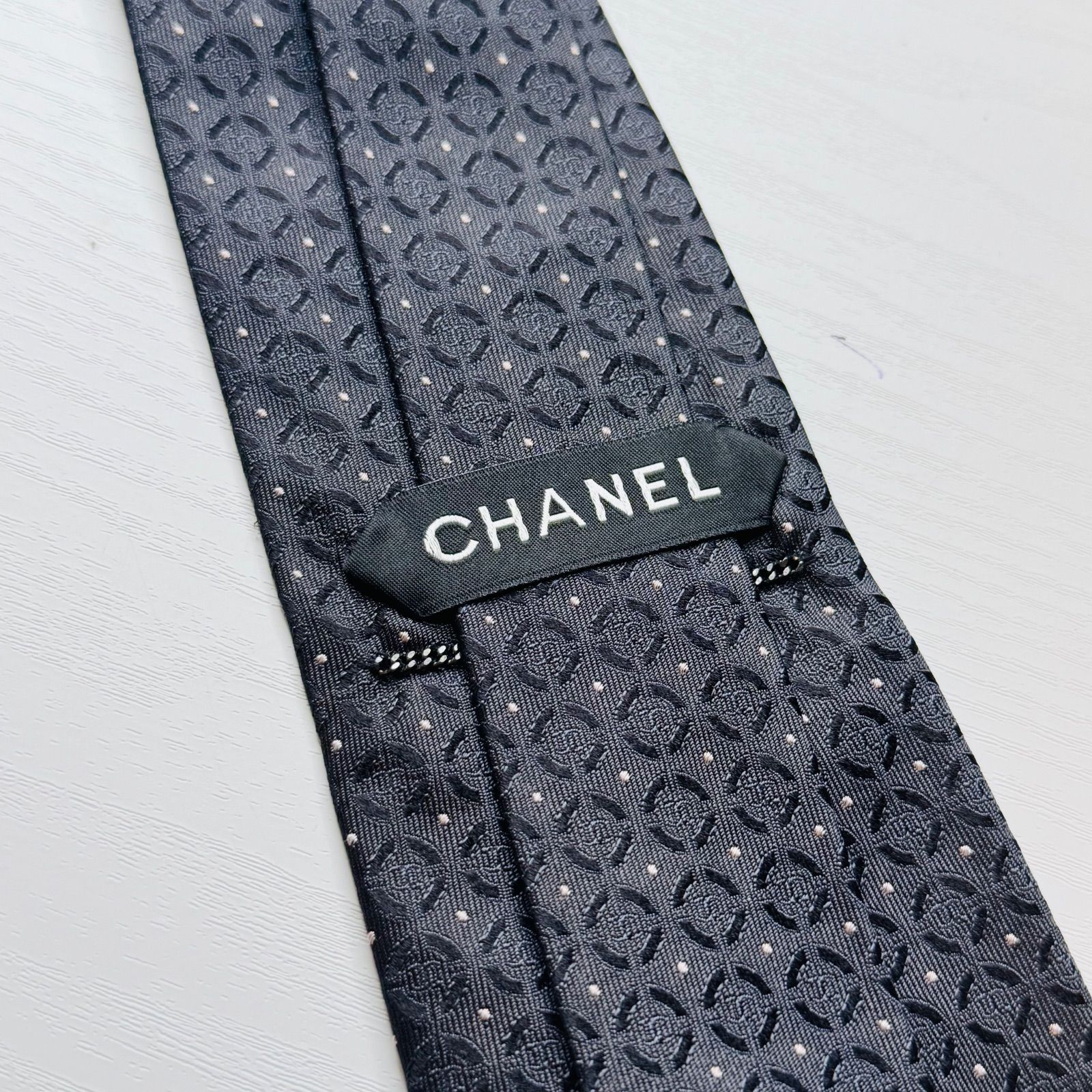 CHANEL シャネル　ネクタイ　ココマーク　チェーン　ブラック　スーツ CHANEL シャネル ネクタイ ココマーク チェーン 黒 ブラック