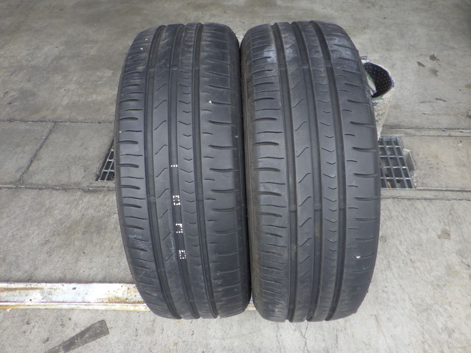 T225-69　ラジアルタイヤ　ファルケン　SINCERA SN832　195/55R16　2019年　2本セット