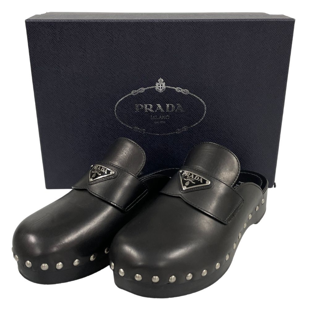 PRADA プラダ 型番 2Z2993 トライアングルロゴプレート スタッズ レザー クロッグ サンダル ブラック サイズ7.5＝25.5cm 正規品 / 35157
