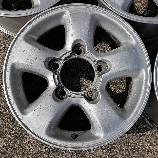 ランクル純正スタッドレス16インチタイヤ・ホイールセット275/70R16 ランクル純正スタッドレス16インチタイヤ・ホイールセット275/70R16