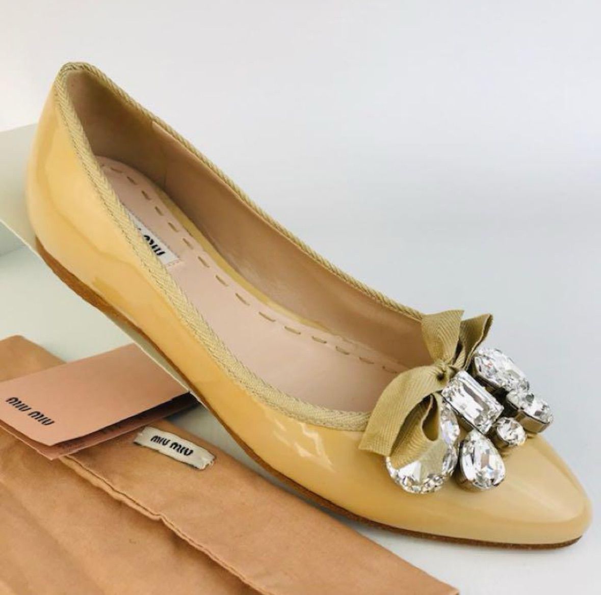 美品】miumiu ビジュー付フラットシューズ