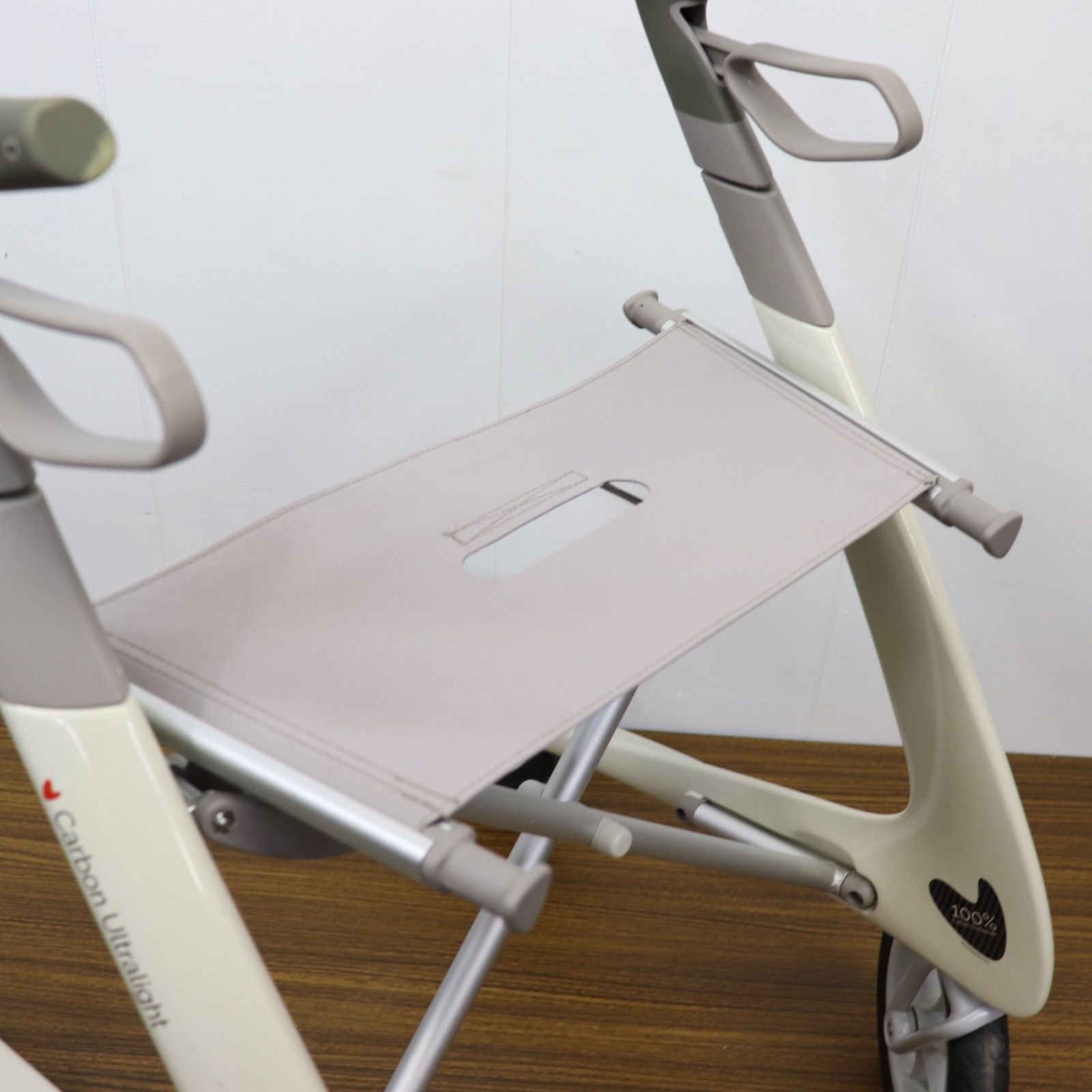 即日発送】byACRE バイエーカー 歩行器 カーボンウルトラライト