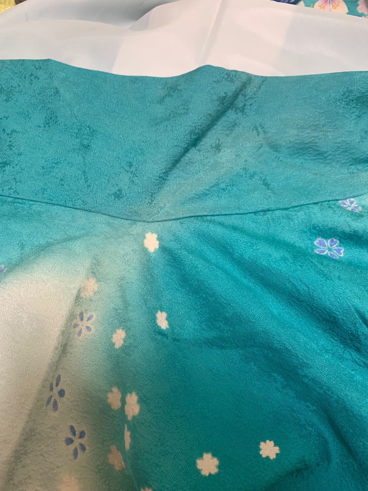 正絹振袖・仕立上り品】 訳あり大特価！ ⚠️振袖単品です - メルカリ 