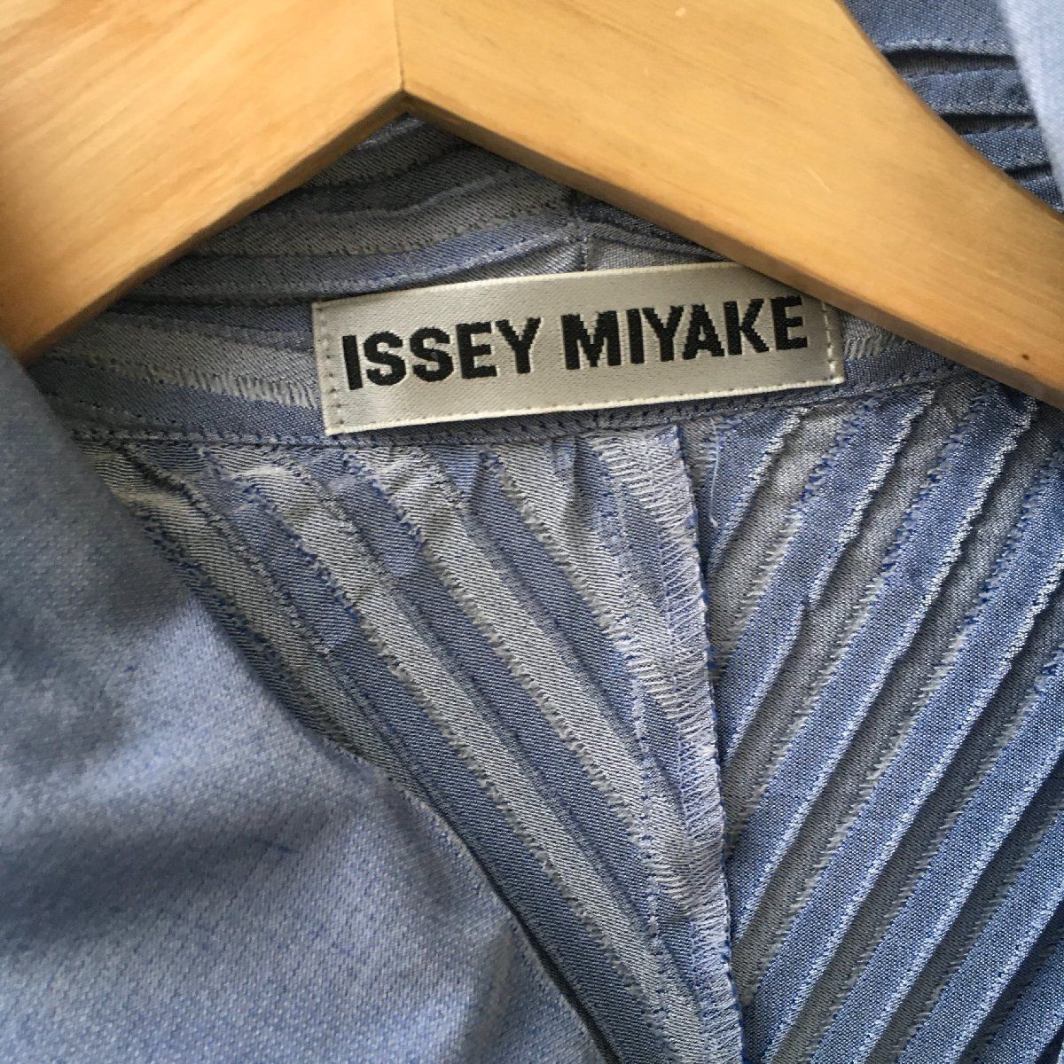 美品　イッセイミヤケ　ISSEY MIYAKE　スチーム　ロングジャケットあ ISSEY MIYAKE（イッセイミヤケ） イッセイミヤケISSEY MIYAKE 3D