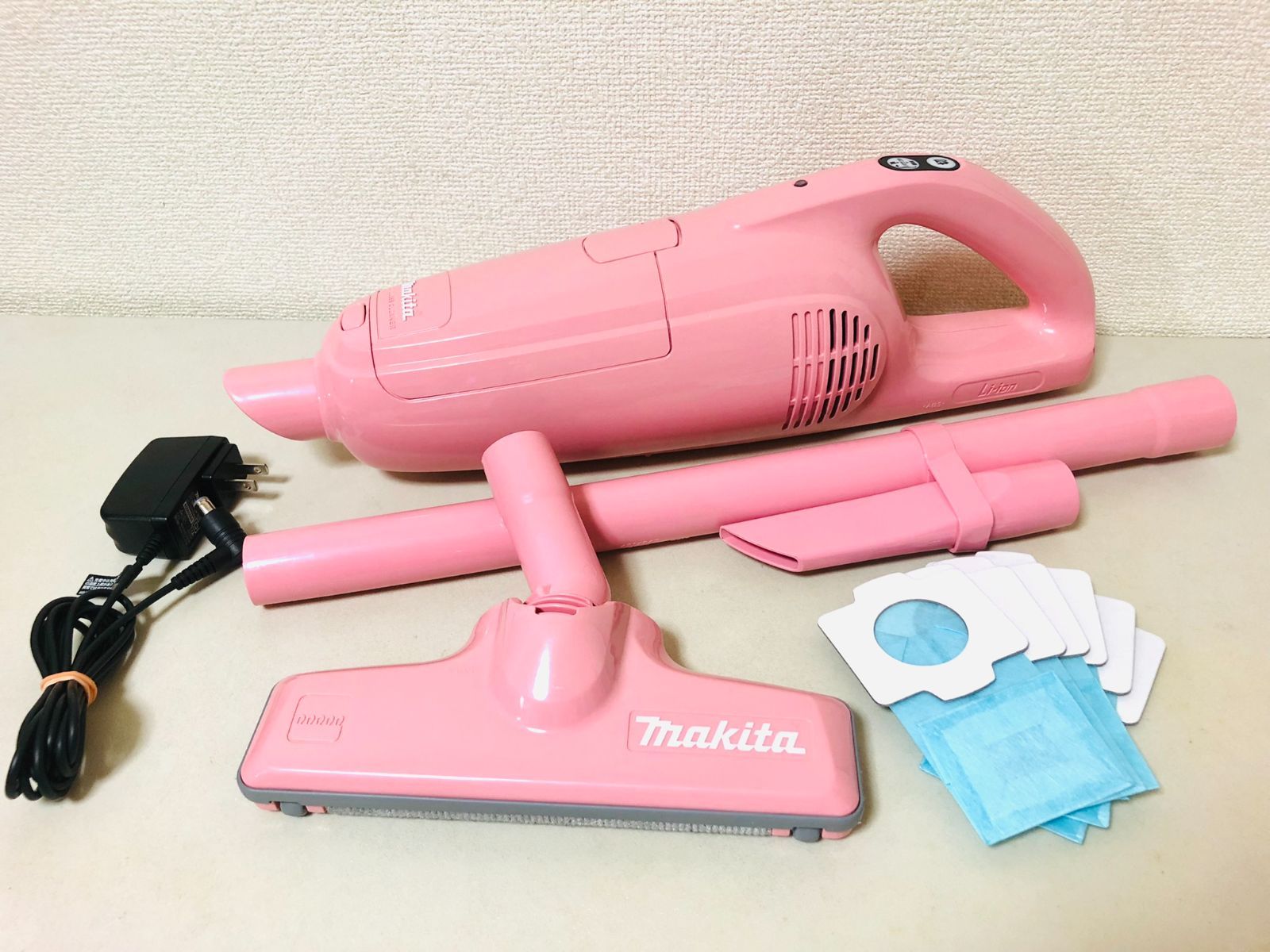 マキタ コードレス掃除機 10.8Vバッテリー内蔵 レッド CL105DWNR