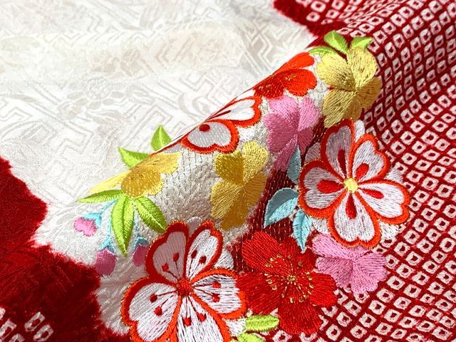 総刺繍柄 絵羽付け