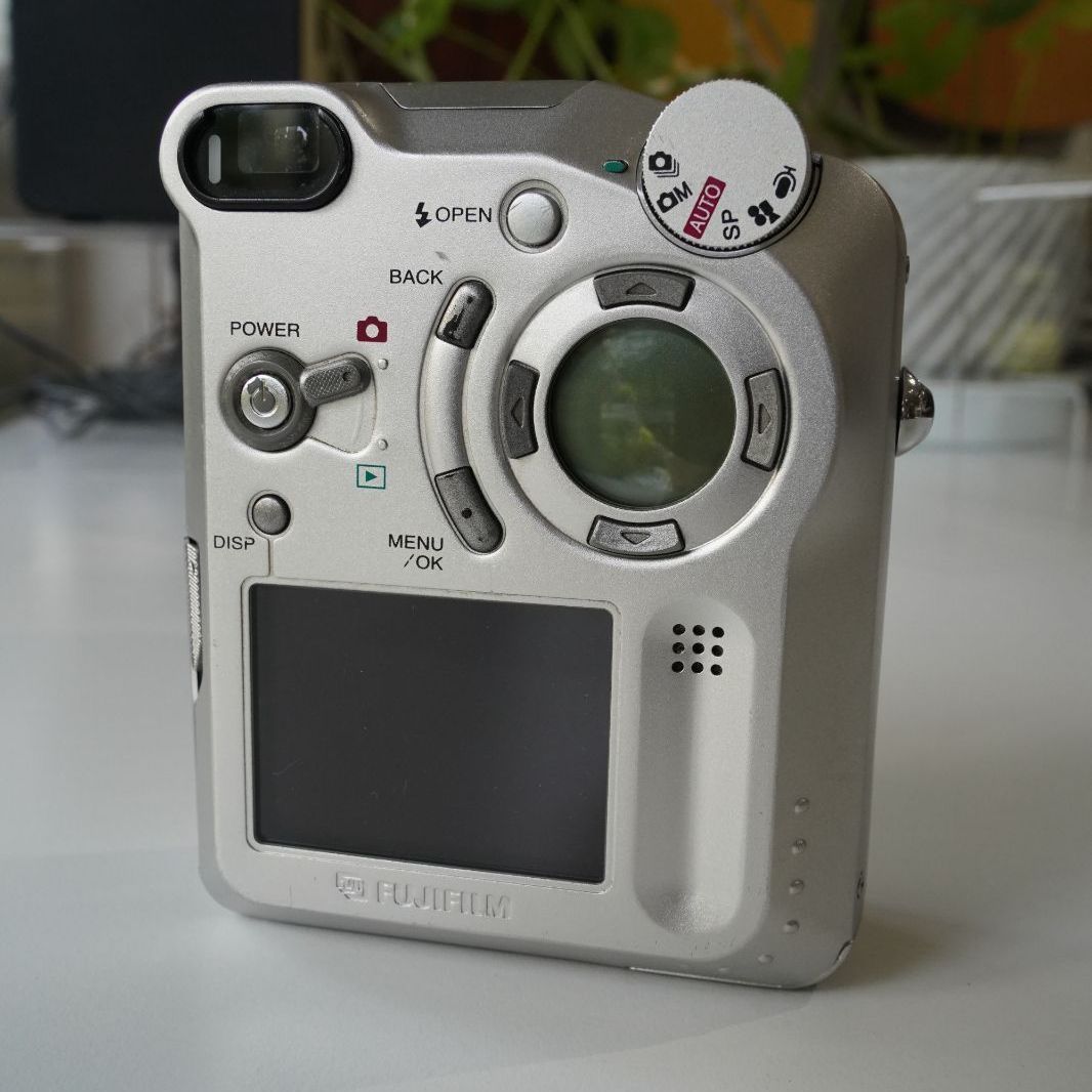 美品！FUJIFILM FinePix6800Z FUJIFILM | 企業情報 | ニュースリリース | デジタルカメラ