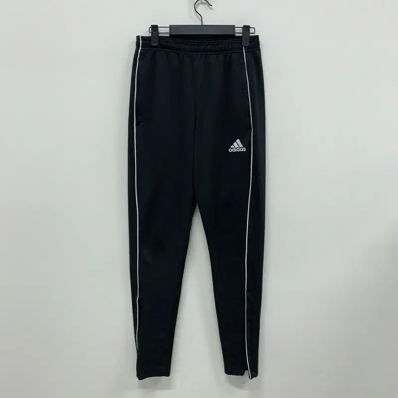 【雷市場（ポンジャン）商品韓国直送】 adidas(アディダス) 黒 トラックパンツ トレーニングパンツ サッカーパンツ free G00979