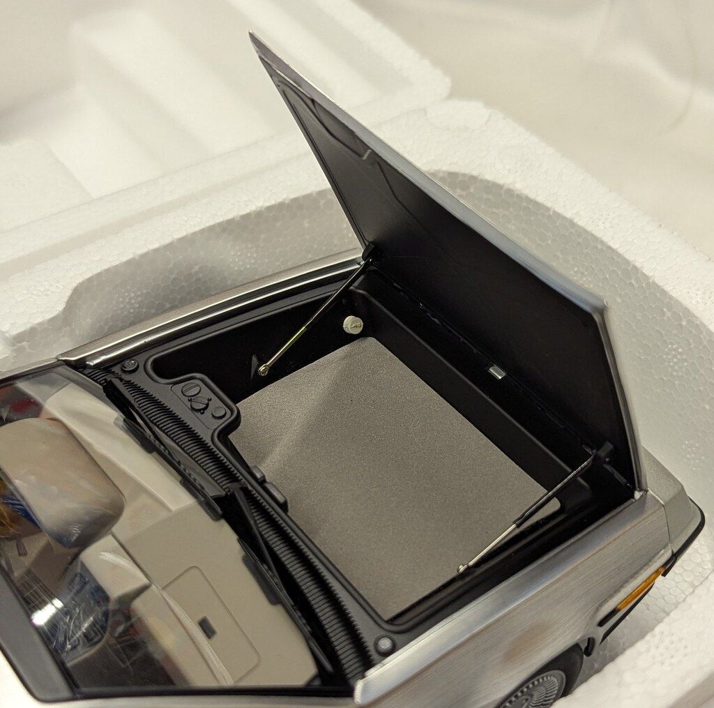  AUTOart 1 18 コンポジットモデル DMC-12 サテンシルバー 79916 自動車 模型 プラモデル