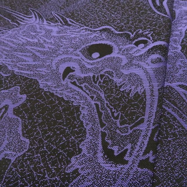 異彩を放って視線を釘付け